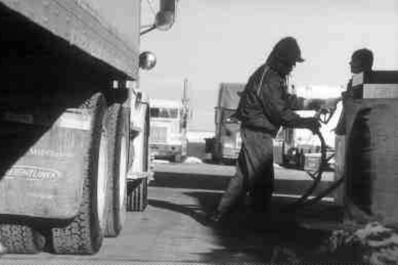 FILL 'EM UP: The middle distillate inventory for the eastern U.S. still stood at only about 40.5 million barrels as of Dec. 15, 2000.(File photo)