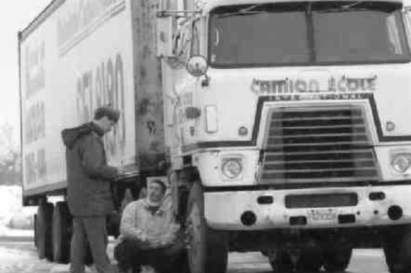 LOOK BEFORE YOU LEAVE: Pre-trip inspections, such as the one demonstrated here by student driver Benoit Brissette to a Societe de L'Assurance Automobile du Quebec (SAAQ) examiner, are mandatory under Act 430. The Commission des transports de Quebec has ordered several trucking companies to attend training courses in pre-trip inspections. (Photo by Carroll McCormick)