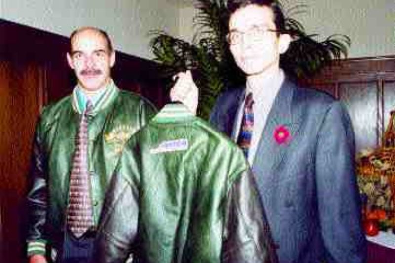 News (December 01, 2001) article image