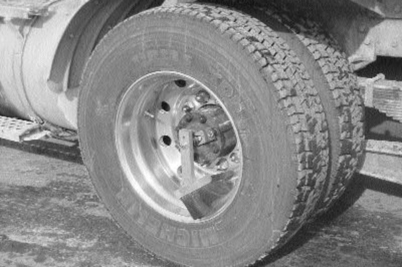 HANDS-FREE: The automated brush keeps wheels gleaming clean.