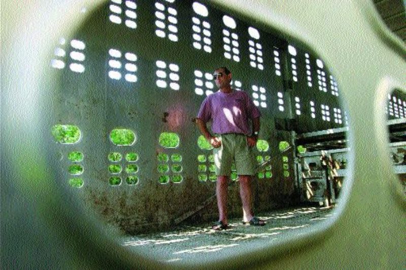 STILL WAITING: Trucker Lewis Cline stands in his idle cattleliner, which has been parked most of the summer north of Ponoka, Alta. Cattle haulers were expecting the U.S. border to re-open to Canadian cattle on March 7, however a new case of mad cow disease in Alberta could jeopardize the scheduled re-opening.CP Photo/John Ulan