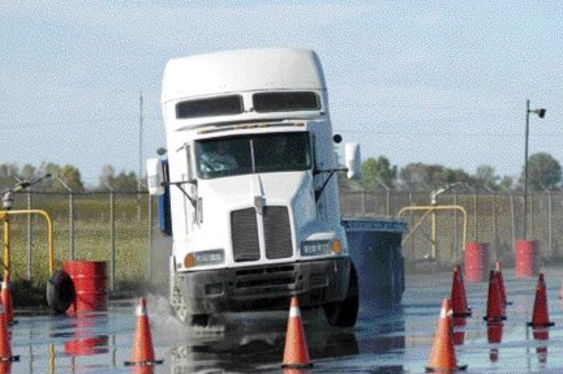 SKID SCHOOL: Clutch in and hard brake left!Photo by Fastpix.com