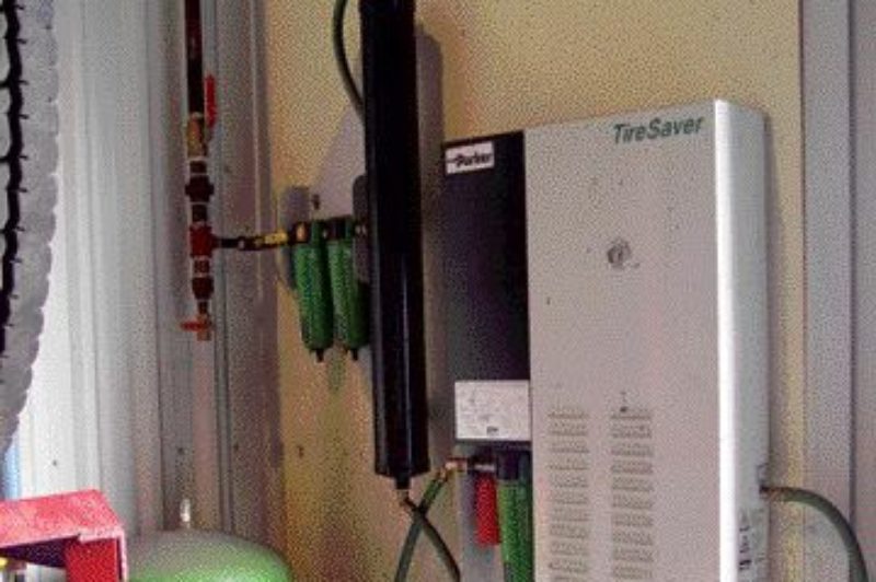 A FUTURE STANDARD?: This nitrogen generator, the TireSaver by Parker, has made a believer out of one Quebec fleet manager.