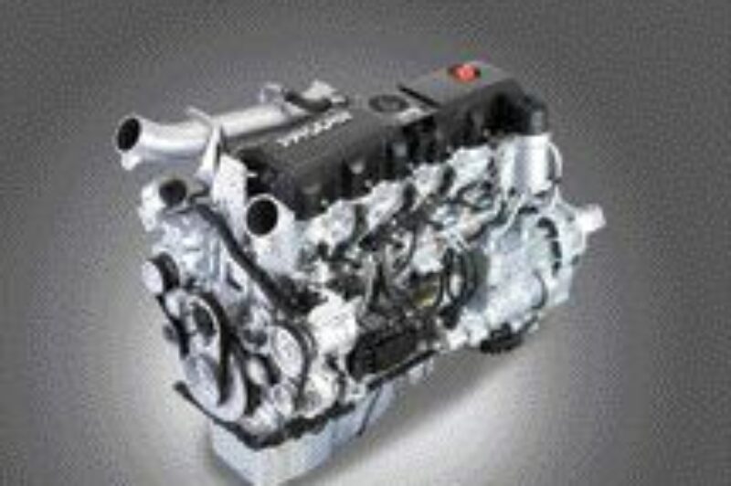 IN TESTING: This PACCAR 12.9L engine is currently being tested in Class 8 Kenworth tractors.