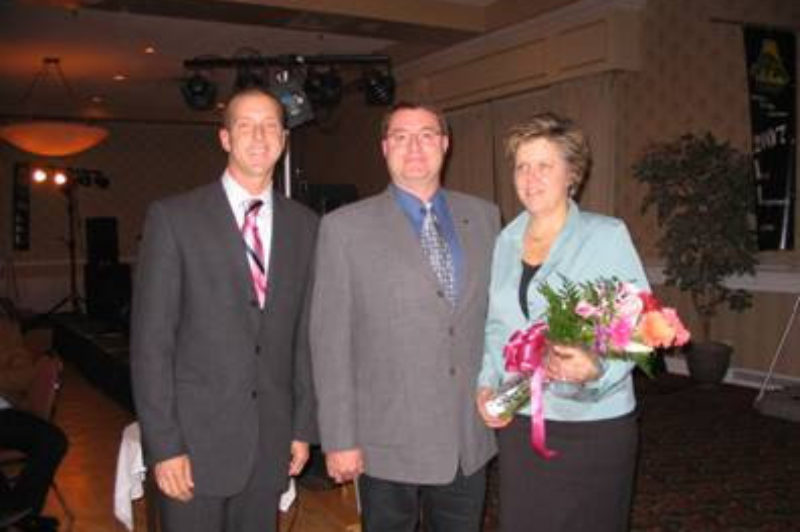 From left to right, Steve Atnikov, Shaw Tracking; Dispatcher of the Year Darren Phillips, Edge Transportation Services; and wife Barb Phillips.