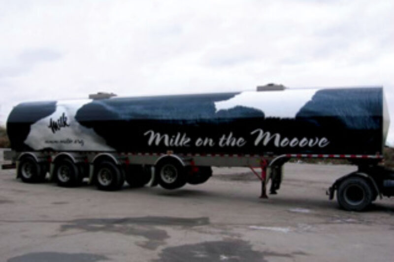 The Dairy Farmers of Ontario received an award in the Tractor-Trailer category for this clever tanker design.