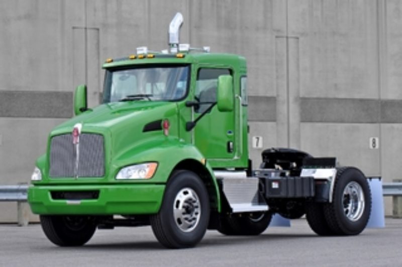 The Kenworth T370 hybrid was among the vehicles that helped Kenworth win a prestigious environmental award.