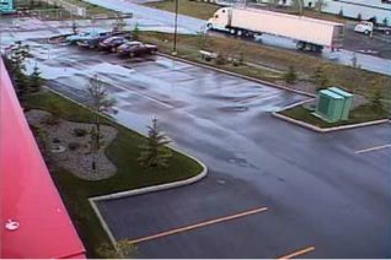 Police want to speak to the driver of this tractor-trailer.