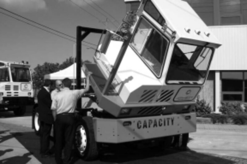 A DEALER AND A CUSTOMER: The Capacity PHETT hybrid made its Canadian debut at an open house at Glasvan Great Dane this psat summer.