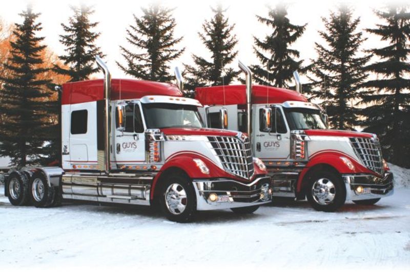 Guys runs mostly Peterbilts but the International LoneStar was a nice addition to the fleet.