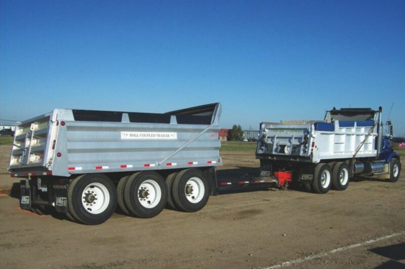 Wolf Trailer's roll-coupling hitch allows three tonnes of extra payload on tridem pony trailers compared to a similar setup with pintle hitch connection.