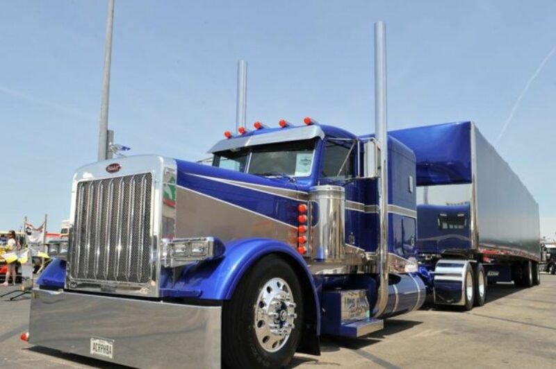This Peterbilt won Best of Show in the 2012 Shell SuperRigs contest.