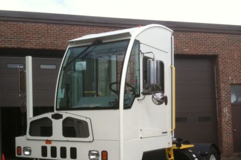 One of several Autocar Xspotter yard tractors on display at a Glasvan Great Dane open house.
