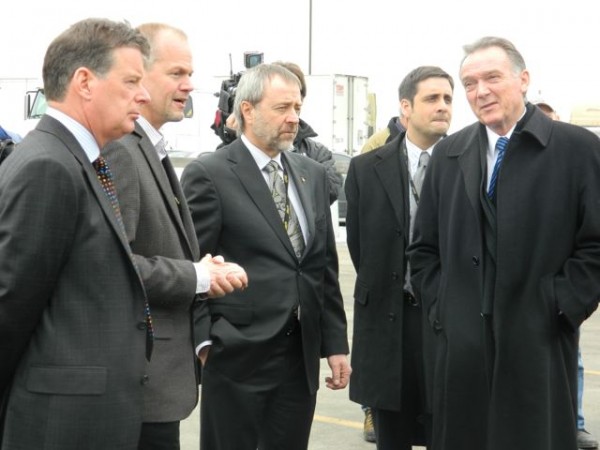 Peter Kent (far right) gets a tour of an environmentally-friendly LCV from industry and Bison Transport officials.