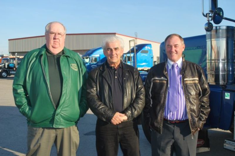 Kim Lawlor (left) is pictured with friends Alli Connell and Terry Smith. Lawlor will be honoured May 25 with a fundraising convoy.