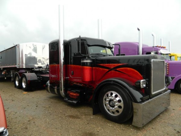 Jonathan Eilen won top prize at Shell SuperRigs for this Peterbilt.