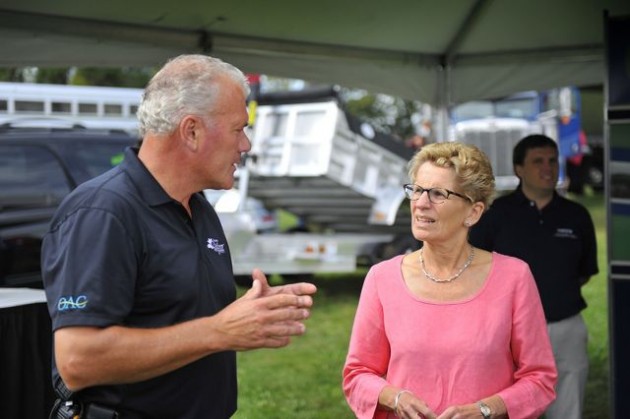 COFS manager of renewable energy development Murray Logan talks to Premier Kathleen Wynne about CNG technology.