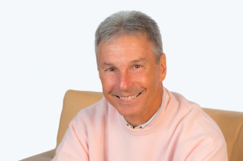 DTNA sr. v.p. of sales and marketing, Mark Lampert, announced he is retiring in April.