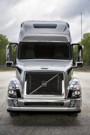 MY2016 Volvo VNL670-Front alternate text for this image