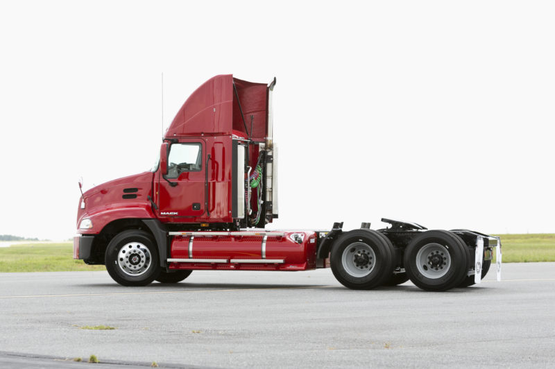 Mack Trucks offers nat gas Pinnacle with Eaton UltraShift and Bendix Wingman article image