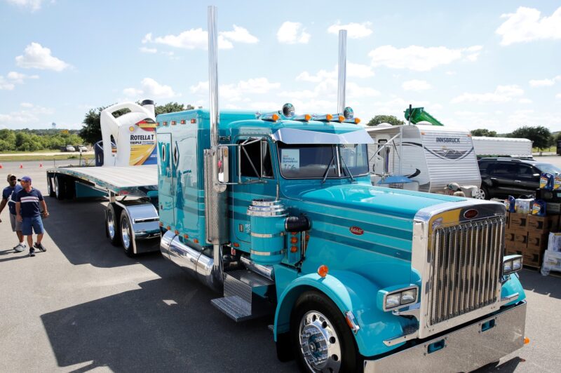 VISITING SHELL SUPER RIGS article image