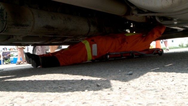 inspector under truck alternate text for this image