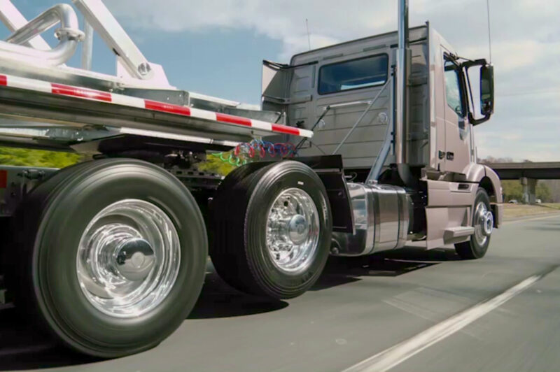 Driving Volvo’s 6x2 with Adaptive Loading article image