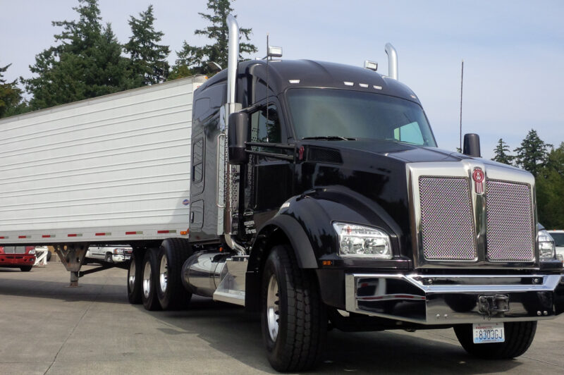 Driving Kenworth’s ever-evolving T880 article image