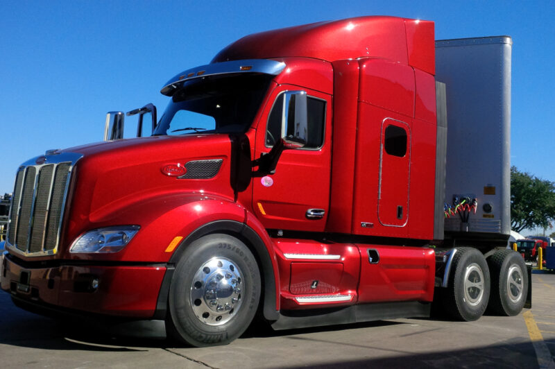 Driving the Peterbilt 579 with MX-11 engine article image