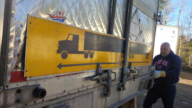 sign alternate text for this image