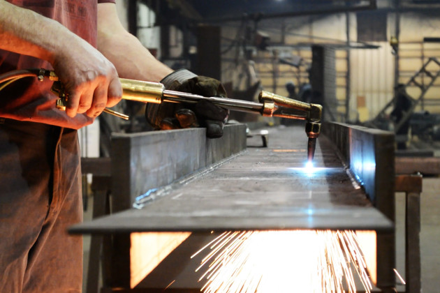 cutting close-up alternate text for this image