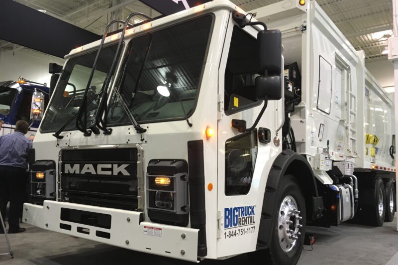 Mack brings telematics to LR model refuse truck article image
