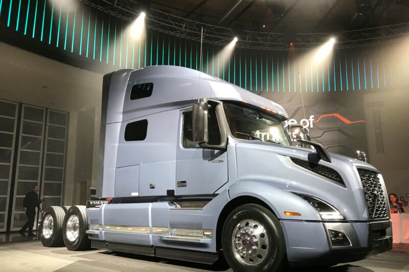 Volvo takes wraps off new VNL article image