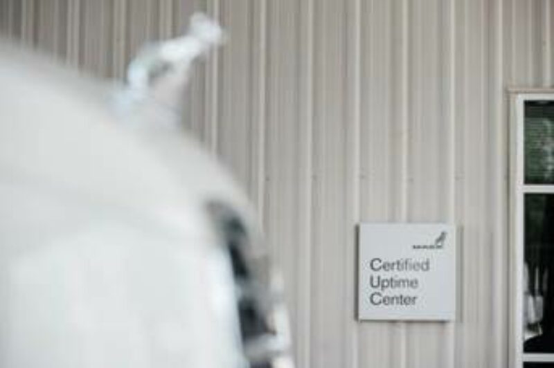 Mack certifies 100th Uptime Center article image