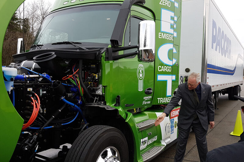 Kenworth showcases its Hybrid Electric Cargo Transport truck article image