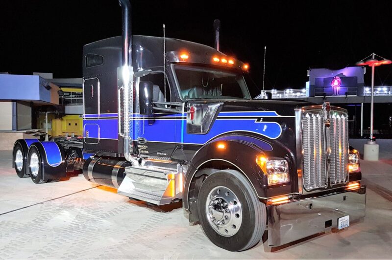 Kenworth unleashes the W990 article image