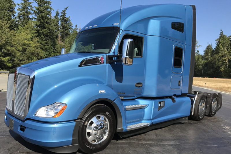 Kenworth upgrades electronics article image
