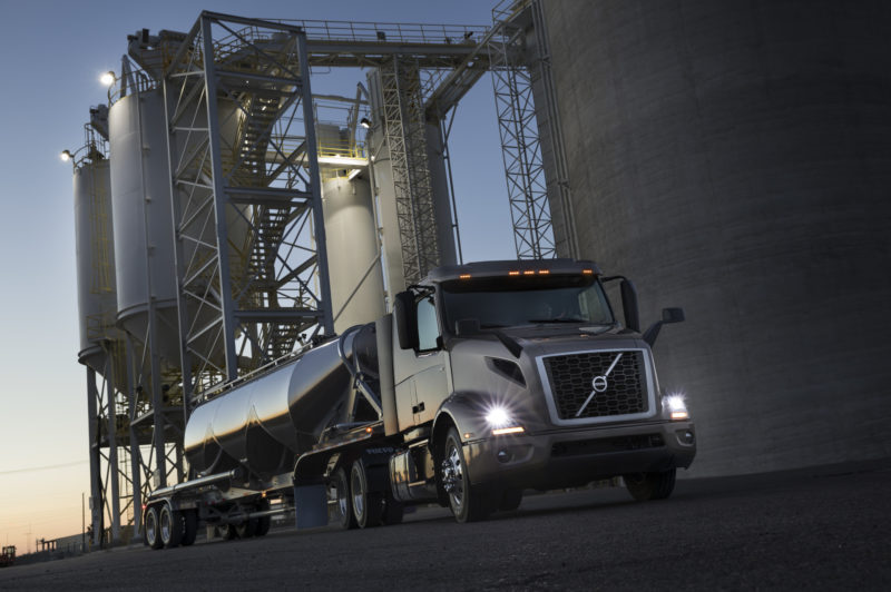 Volvo packages lighten VNR, VNL article image