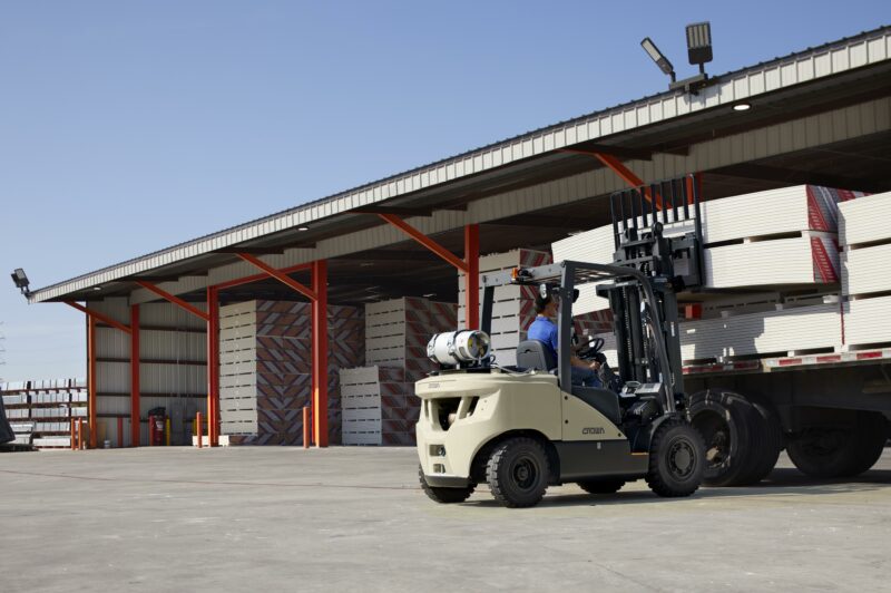 Crown expands forklift lineup article image