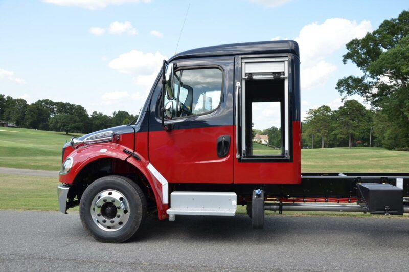 Roll-up door for Freightliner M2 article image