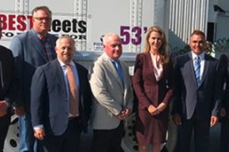 Transportation minister marks Trucking Week article image