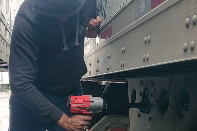 Canadian developing electric landing gear article image