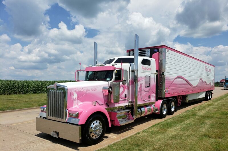Ontario truck driver tickled pink at Iowa 80 article image