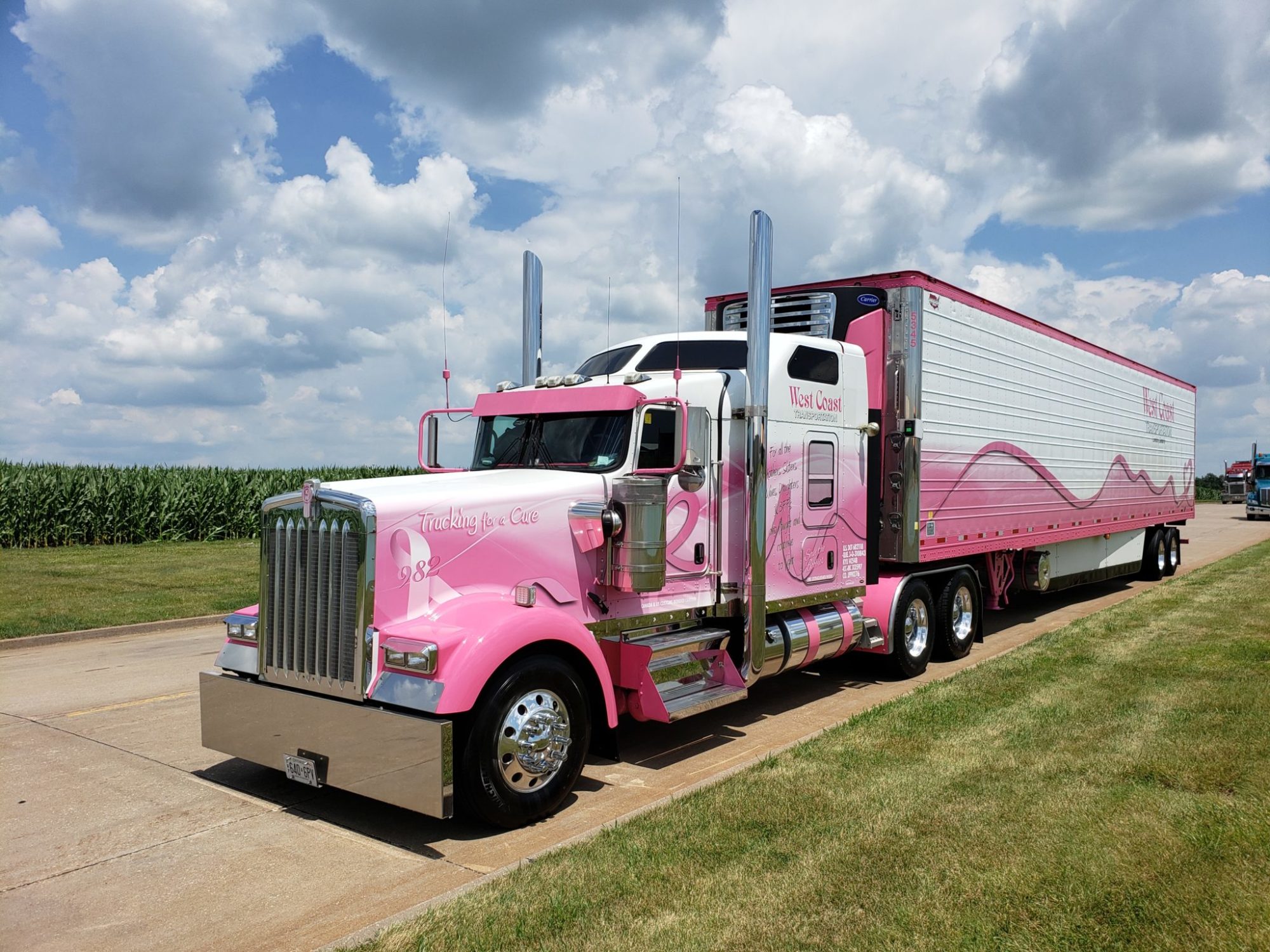 Ontario truck driver tickled pink at Iowa 80 - Truck News