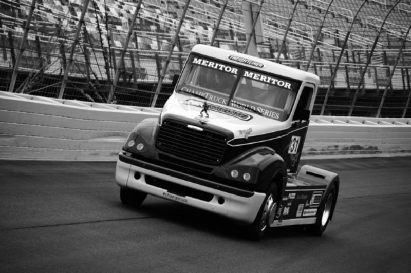 Continental Tire Sponsors Big-Rig Truck Racing Series article image