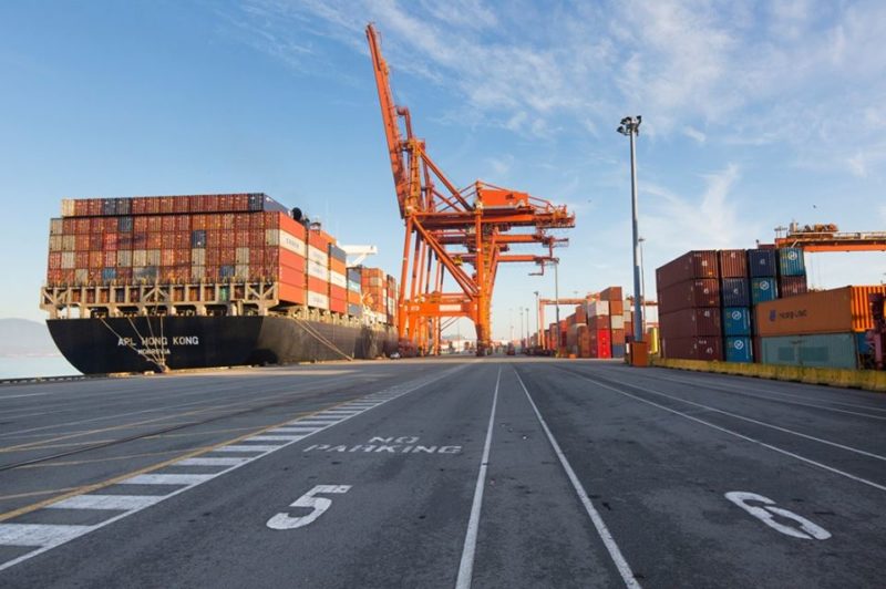 Canada Benefiting from U.S. Port Congestion article image
