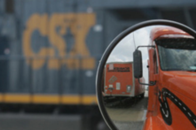Schneider Streamlines Cross-Border Intermodal Service article image