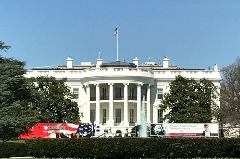 ATA leaders, Road Team captains talk trucking with Trump article image