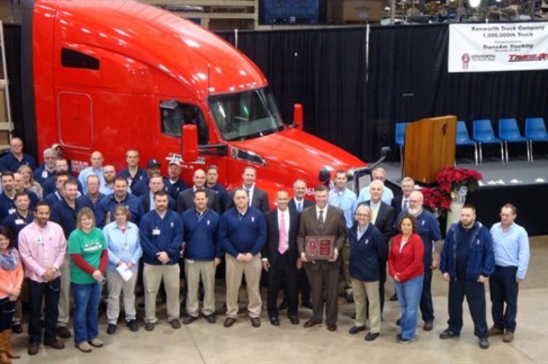 Kenworth delivers historic one millionth truck article image