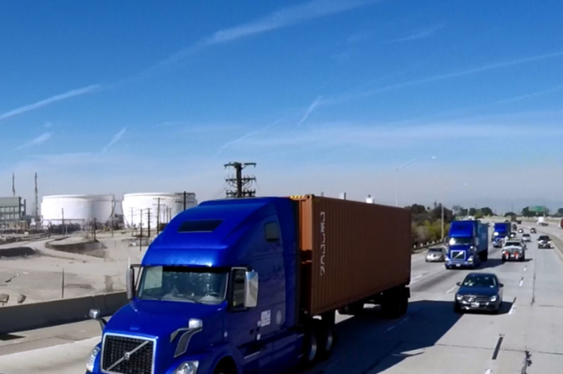 Volvo displays truck platooning in California article image